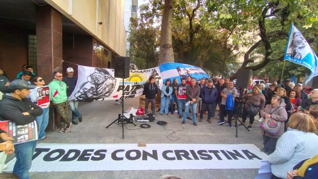 Gobierno descuenta salarios a empleados que participen en el paro por Kirchner