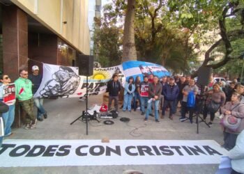 Gobierno descuenta salarios a empleados que participen en el paro por Kirchner