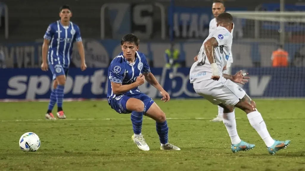 Gimnasia busca incorporar a Beckham Castro o Juan Pérez como refuerzo
