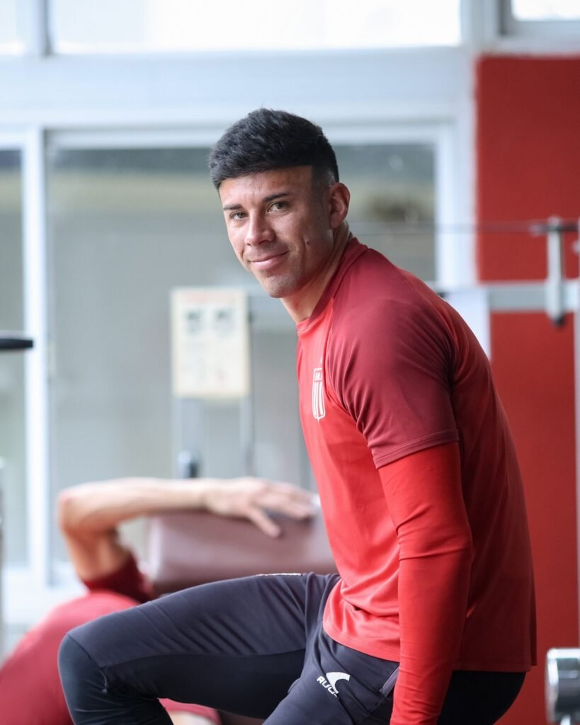 Estudiantes se enfoca en Vélez mientras Mansilla busca su futuro