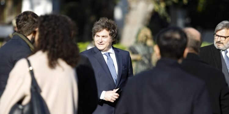 Milei cerrará congreso en Gonnet y busca recuperar centralidad política