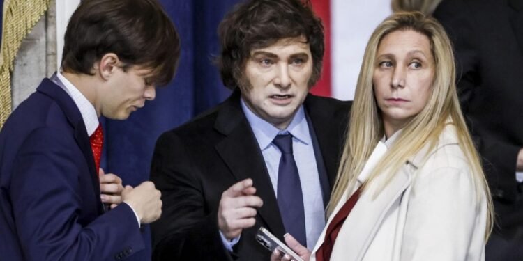 Conflicto interno en La Libertad Avanza por estrategias electorales en Buenos Aires