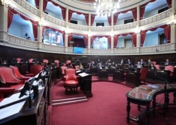 Fracasa intento de aprobar fin a reelecciones indefinidas en la provincia