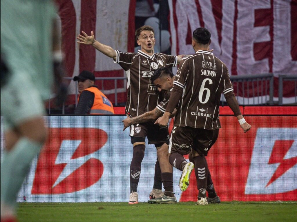 Platense se consagra campeón del torneo Apertura tras vencer a Huracán