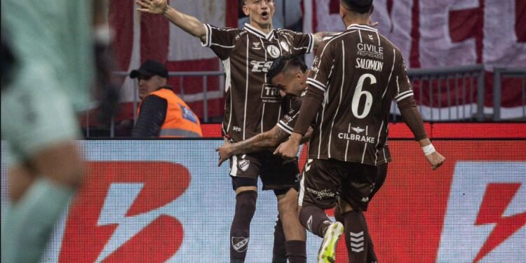 Platense se consagra campeón del torneo Apertura tras vencer a Huracán