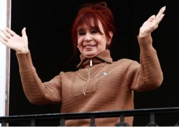 Cristina Kirchner no podrá salir al balcón para saludar a militantes