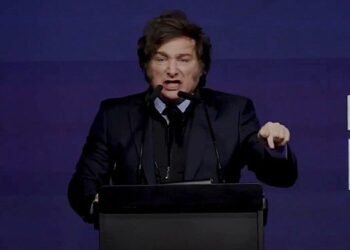 Milei califica a la oposición de "parásitos mentales" en fuerte discurso