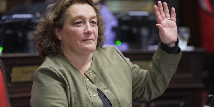 Eugenia Gil impulsa un proyecto para regular la inteligencia artificial en escuelas