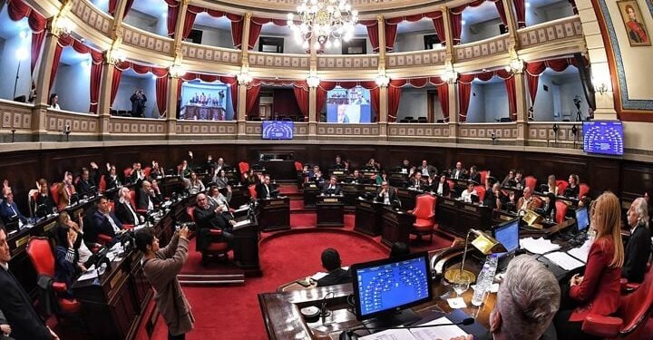 Senado bonaerense aprueba reelecciones indefinidas para legisladores y concejales