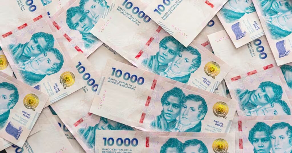 Senadores se congelan salarios pero reciben aguinaldo millonario