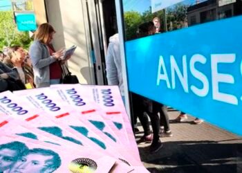 Jubilados y pensionados esperan un nuevo bono extraordinario en junio