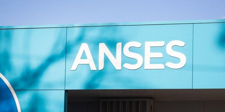 ANSES: ¿Quiénes podrán cobrar hasta $612.000 en junio de 2025?