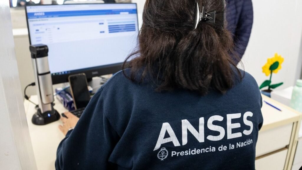 Cómo obtener la certificación negativa de ANSES desde la app y el sitio web