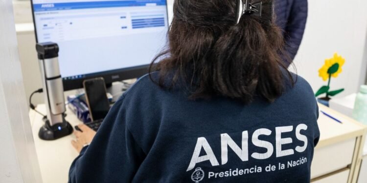 Cómo obtener la certificación negativa de ANSES desde la app y el sitio web
