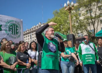 Gobierno elimina asueto del Día del Trabajador del Estado y desata protestas