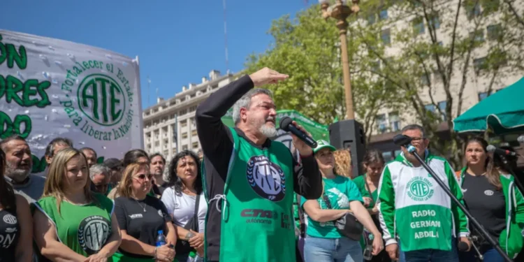 Gobierno elimina asueto del Día del Trabajador del Estado y desata protestas