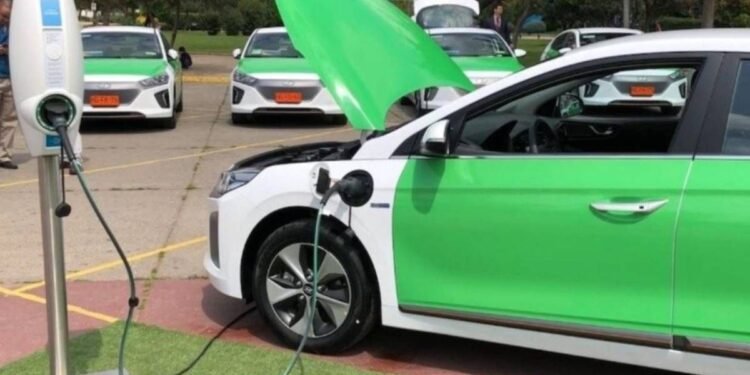 Llegarían 10 mil autos eléctricos para octubre tras nueva licitación