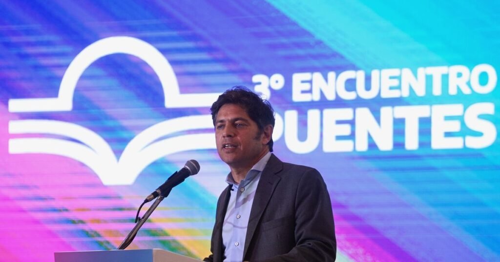 Kicillof critica a Milei y defiende la universidad pública en La Plata
