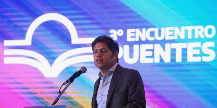Kicillof critica a Milei y defiende la universidad pública en La Plata