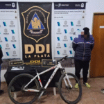 Detienen a ladrón en La Plata tras olvidarse su celular en el auto robado
