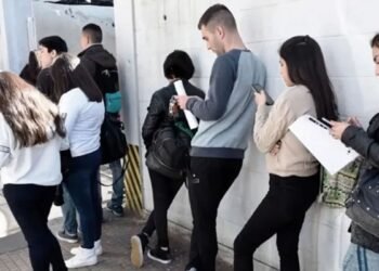 Los postulantes piden sueldos más altos, pero siguen rezagados frente a la inflación