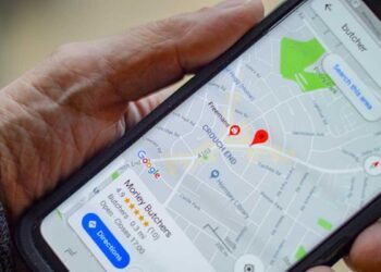 Expertos alertan sobre riesgos de compartir ubicación en tiempo real en apps