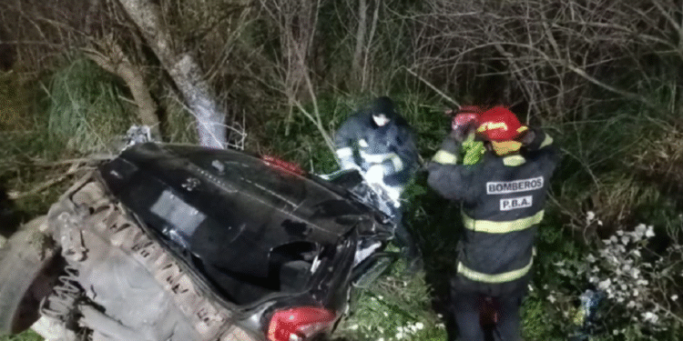 Hombre de 28 años muere tras chocar contra un poste en Ruta 88