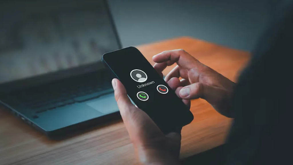 Ciberdelincuentes engañan a adultos mayores con falsas alertas de hackeo