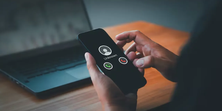 Ciberdelincuentes engañan a adultos mayores con falsas alertas de hackeo