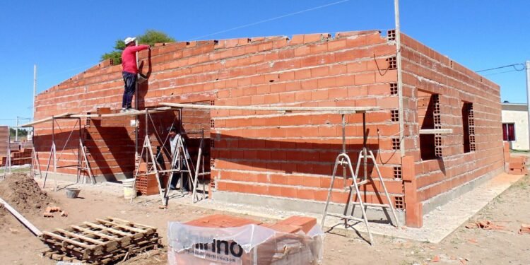 El gobierno provincial reactivará el plan de viviendas para familias bonaerenses