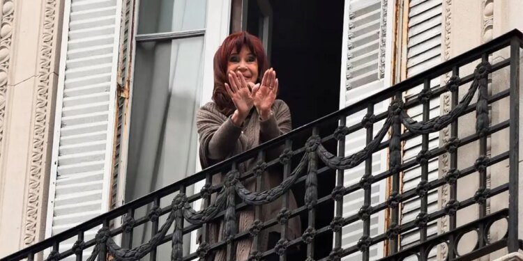 Cristina Kirchner: debate judicial tras masivas solicitudes de visitas