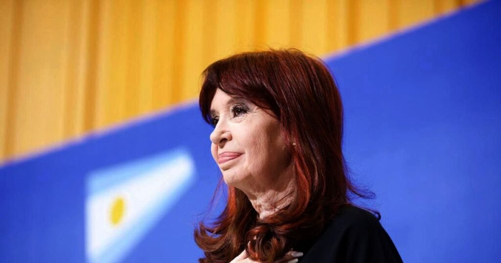 Kicillof lanza "Movimiento al futuro" con crítica a Milei y gesto a Cristina