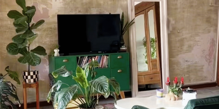 Una joven utiliza inteligencia artificial para renovar su departamento en alquiler