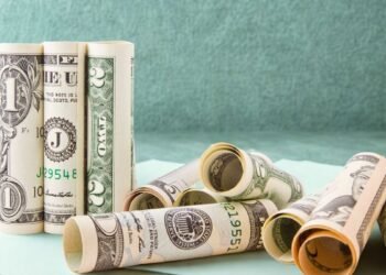 Dólar tarjeta alcanza los $1.566,50 en medio de leves bajas financieras