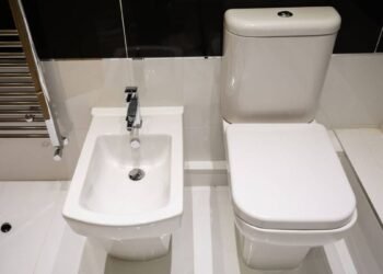 Una joven queda atrapada con el dedo en la tapa de un inodoro en Jujuy