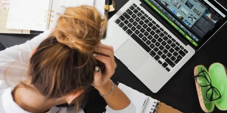 Los argentinos reducen gastos en alimentos y ropa por la crisis económica