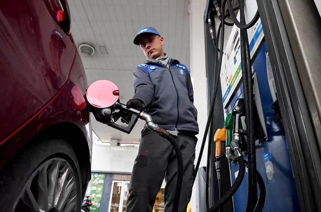 Aumento de combustibles impacta consumidores y transporte a partir de este domingo