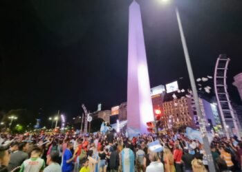 Licitación del Obelisco: Andesmar y Da Fre buscan gestionar el emblemático sitio