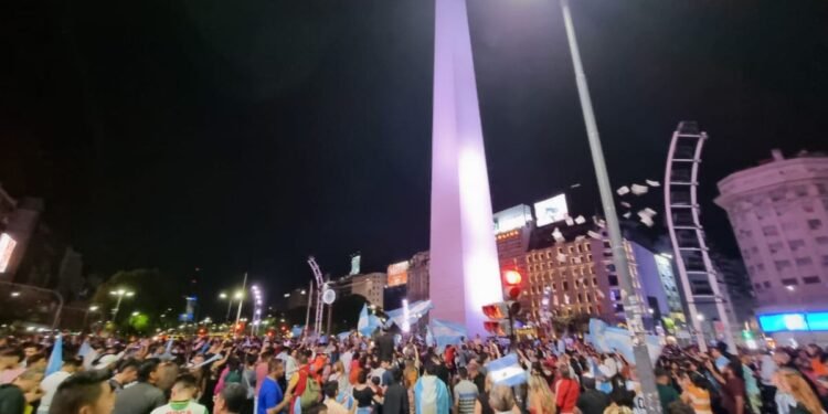 Licitación del Obelisco: Andesmar y Da Fre buscan gestionar el emblemático sitio