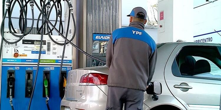 YPF aumenta sus combustibles un 3,5% y lanzará descuentos nocturnos