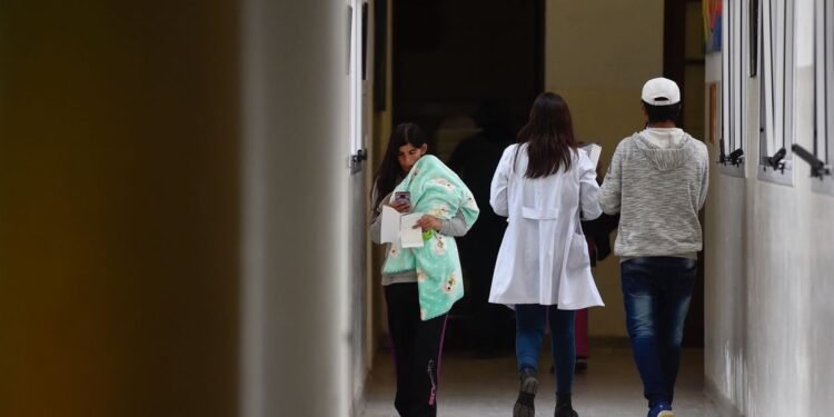 Conflicto entre Femeba y IOMA provoca despidos en La Plata y tensiones laborales