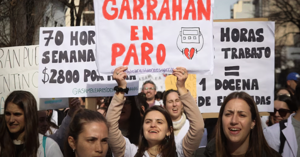 Aumento salarial en el Garrahan despierta tensión entre médicos residentes