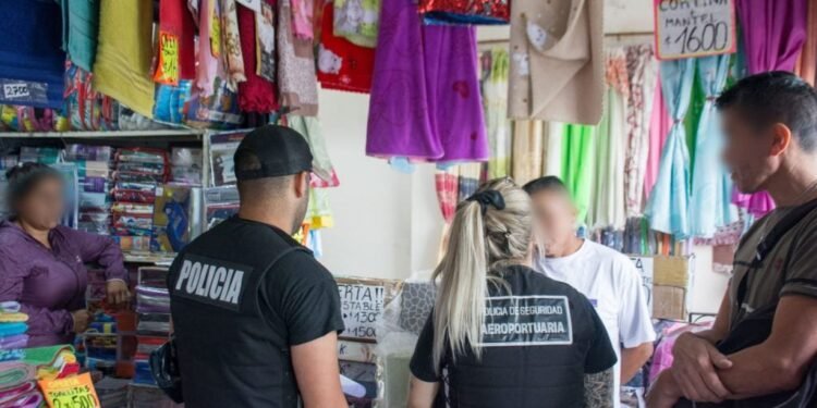 Kicillof busca regularizar La Salada para preservar fuentes laborales