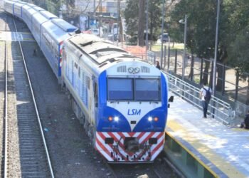 Tragedia en Villa del Parque: dos jóvenes mueren al ser atropellados por un tren