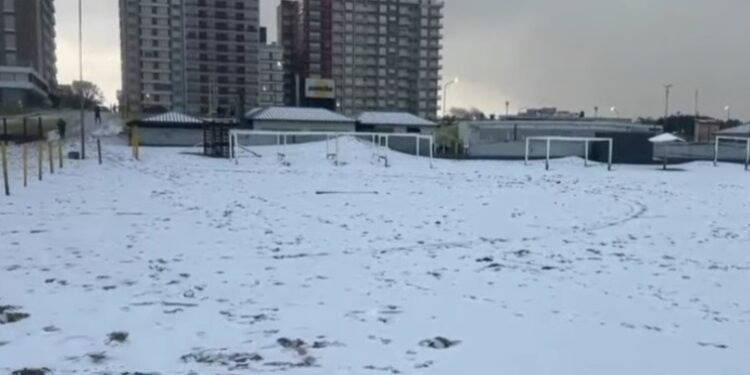 Ola polar sorprende a localidades bonaerenses con nevadas históricas