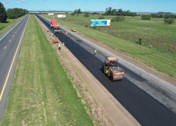 La Plata lanza plan para pavimentar calles y refaccionar escuelas en El Peligro