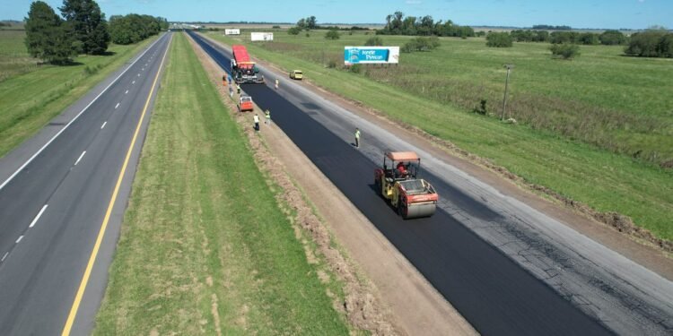 La Plata lanza plan para pavimentar calles y refaccionar escuelas en El Peligro