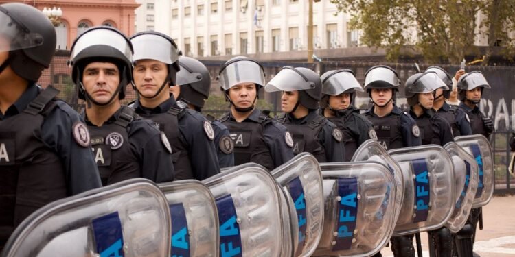 El Gobierno transforma a la Policía Federal y la enfoca en delitos complejos