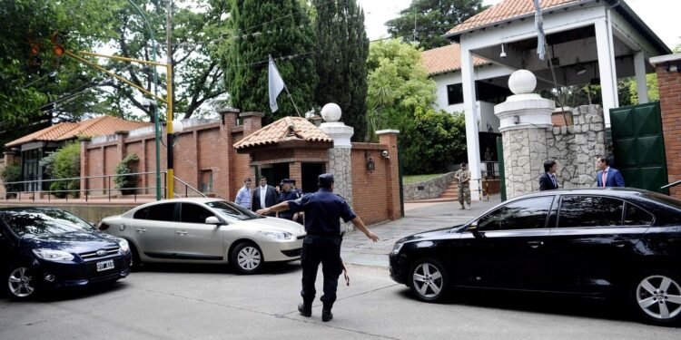 Amenaza de bomba en Olivos activa operativo policial en la Quinta presidencial