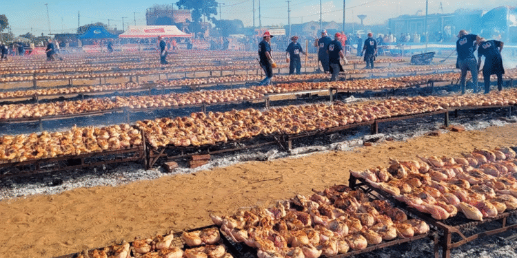 Argentina bate récord Guinness con más de 8.600 kilos de pollo asado